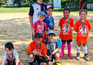 Summer camps with our Dutch Pro Soccer Olympics! Our players represented their favorite countries or favorite clubs, competing in dribbling challenges, target shooting, and juggling challenges. The medals were well deserved, congrats campers! Dutch Pro Soccer summer Campos Port Washington, LI